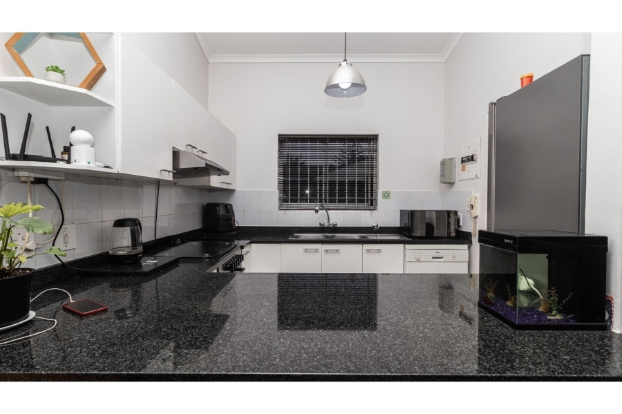 2 Bedroom Property for Sale in Bloubergrant Western Cape